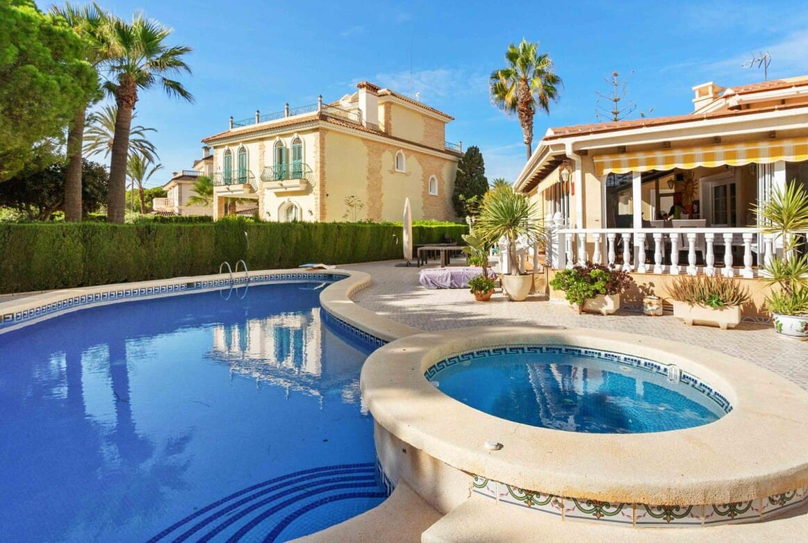 3 bedroom Villa for sale in Cabo Roig with pool garage - € 1,550,000 (Ref: 10143745)