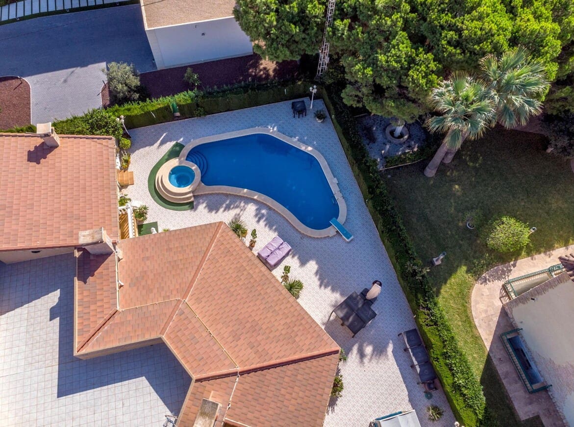 3 bedroom Villa for sale in Cabo Roig with pool garage - € 1,550,000 (Ref: 10143745)
