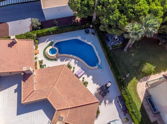 3 slaapkamer Villa te koop in Cabo Roig, Orihuela met zwembad garage - € 1.550.000 (Ref: 10143745)