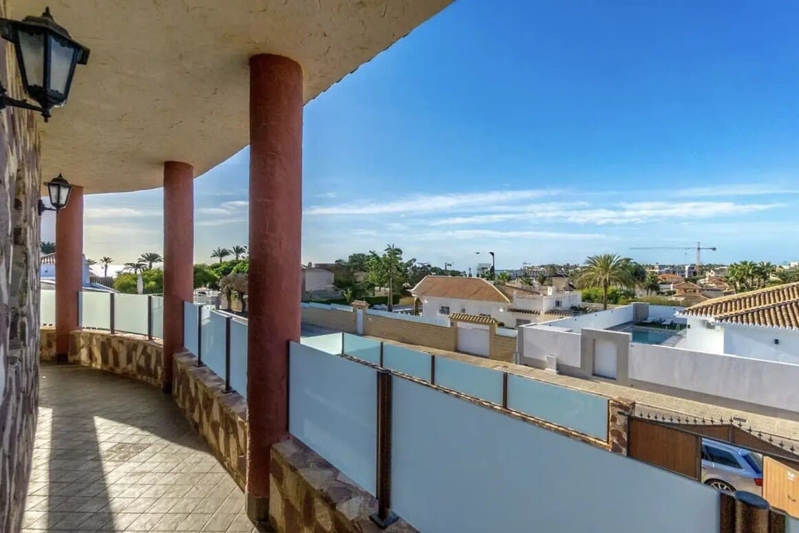 4 soverom Villa til salgs i La Zenia med svømmebasseng garasje - € 1 199 000 (Ref: 10143763)