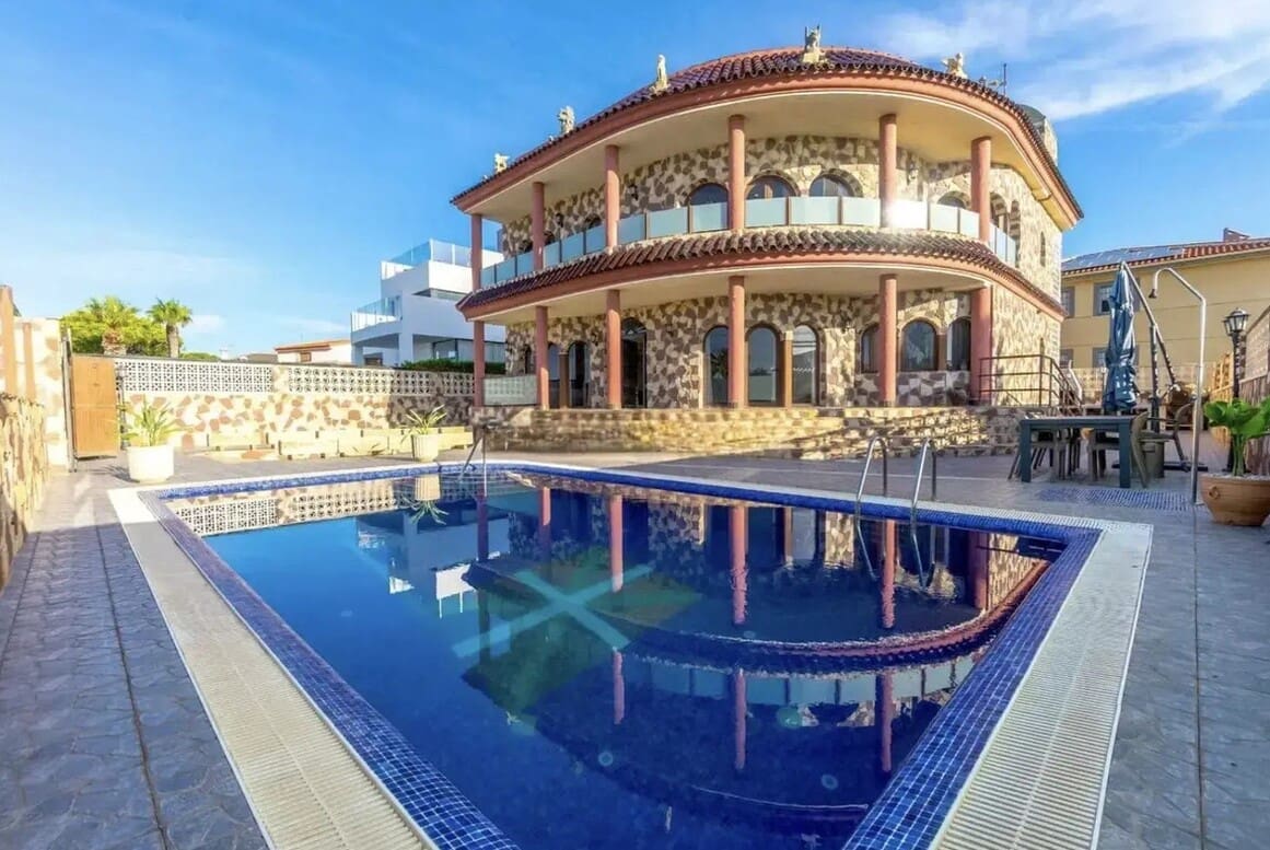 4 soverom Villa til salgs i La Zenia med svømmebasseng garasje - € 1 199 000 (Ref: 10143763)