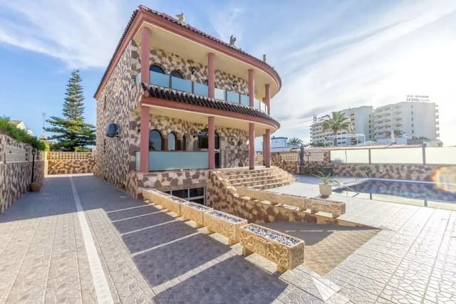4 soverom Villa til salgs i La Zenia, Orihuela med svømmebasseng garasje - € 1 199 000 (Ref: 10143763)