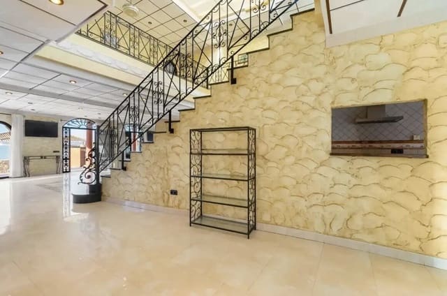 4 soverom Villa til salgs i La Zenia, Orihuela med svømmebasseng garasje - € 1 199 000 (Ref: 10143763)