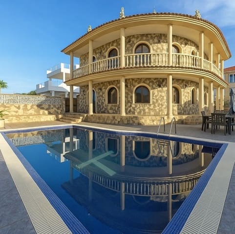 4 soverom Villa til salgs i La Zenia, Orihuela med svømmebasseng garasje - € 1 199 000 (Ref: 10143763)