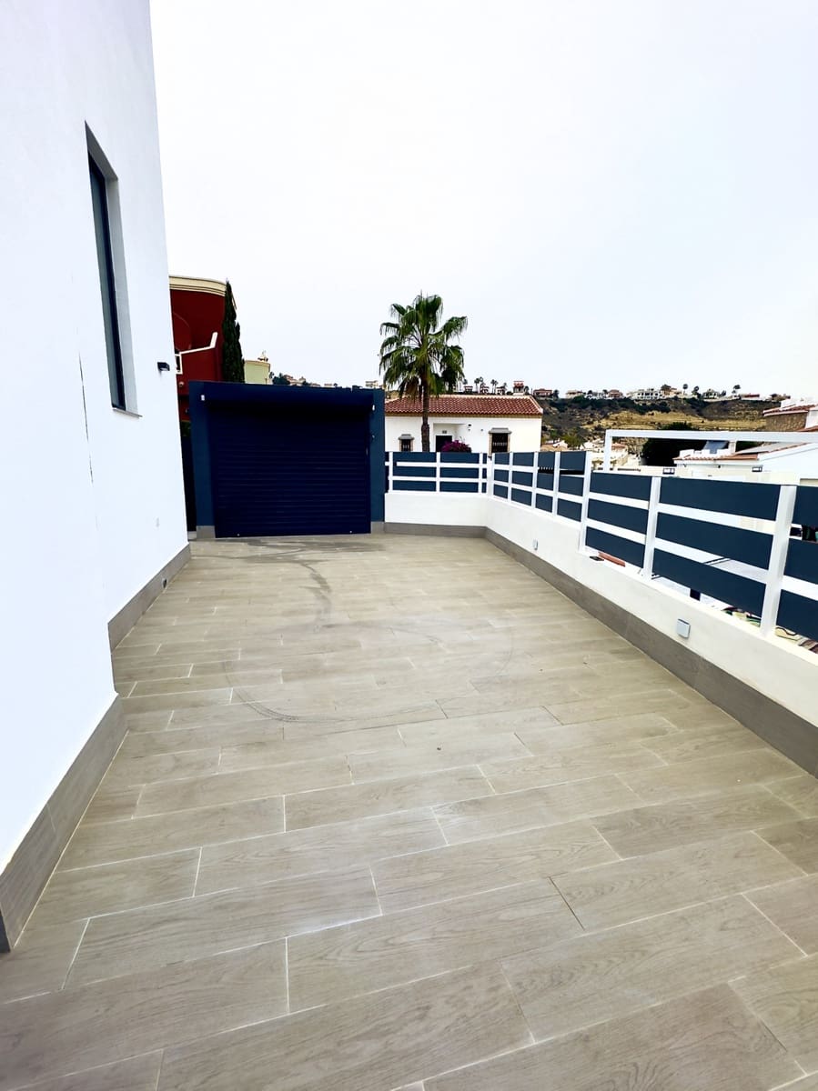 Chalet de 3 habitaciones en La Marquesa en venta con piscina garaje - 852.000 € (Ref: 10143823)