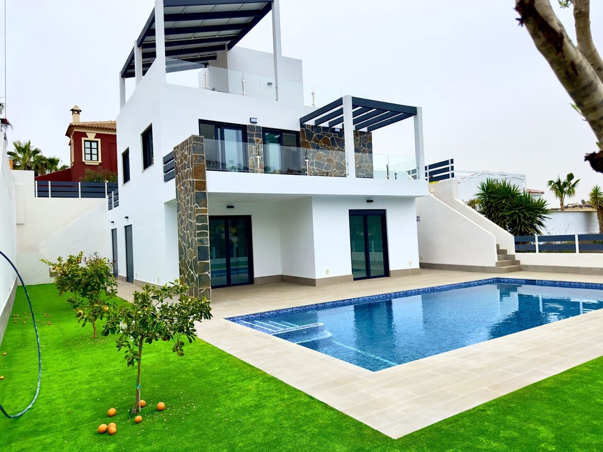 3 bedroom Villa for sale in La Marquesa with pool garage - € 852,000 (Ref: 10143823)