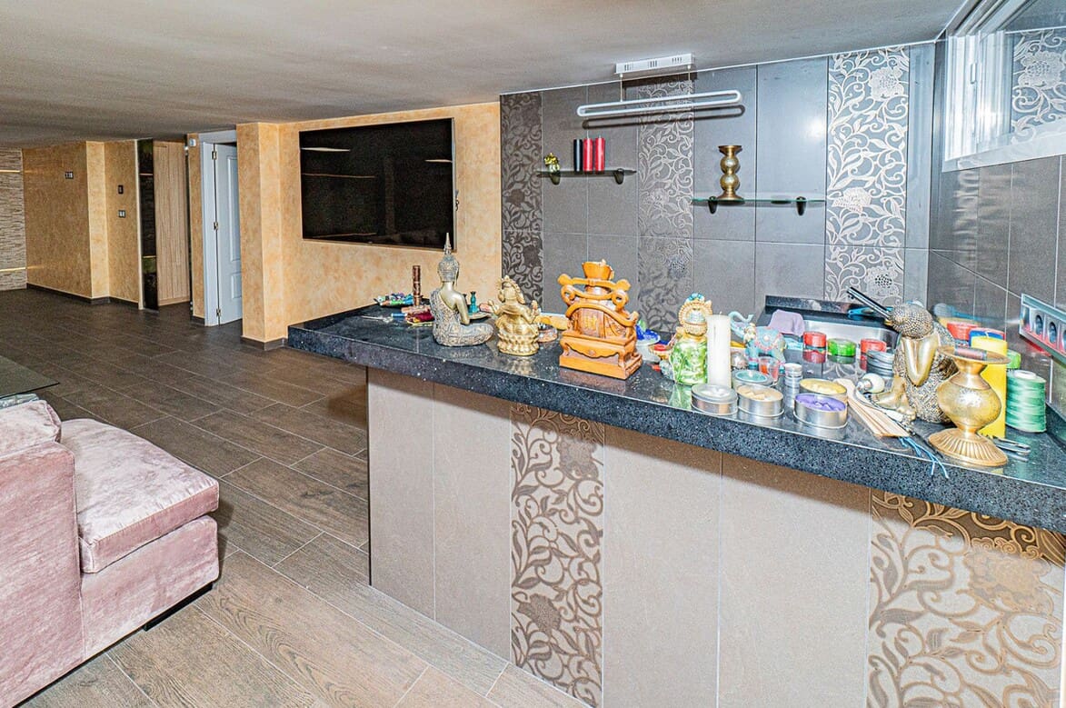 5 makuuhuone Huvila myytävänä paikassa Torrevieja mukana uima-altaan - 1 090 000 € (Ref: 10143887)