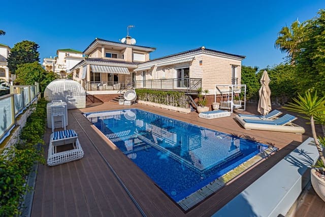 5 makuuhuone Huvila myytävänä paikassa Puerto Deportivo, Torrevieja mukana uima-altaan - 1 090 000 € (Ref: 10143887)