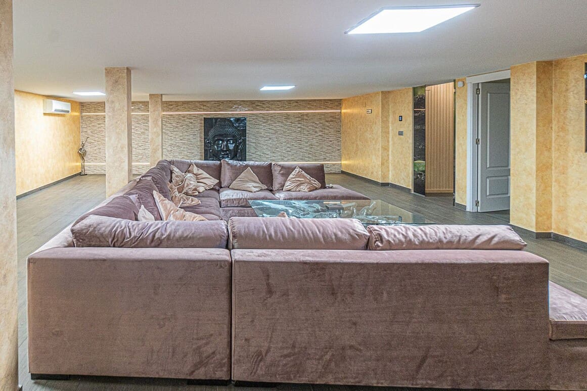 5 makuuhuone Huvila myytävänä paikassa Torrevieja mukana uima-altaan - 1 090 000 € (Ref: 10143887)
