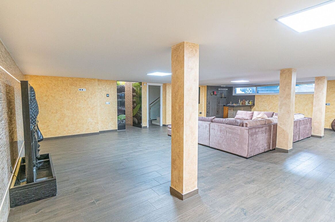 5 makuuhuone Huvila myytävänä paikassa Torrevieja mukana uima-altaan - 1 090 000 € (Ref: 10143887)