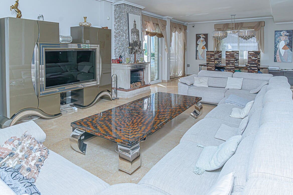 5 makuuhuone Huvila myytävänä paikassa Torrevieja mukana uima-altaan - 1 090 000 € (Ref: 10143887)