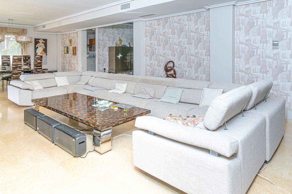 5 makuuhuone Huvila myytävänä paikassa Torrevieja mukana uima-altaan - 1 090 000 € (Ref: 10143887)