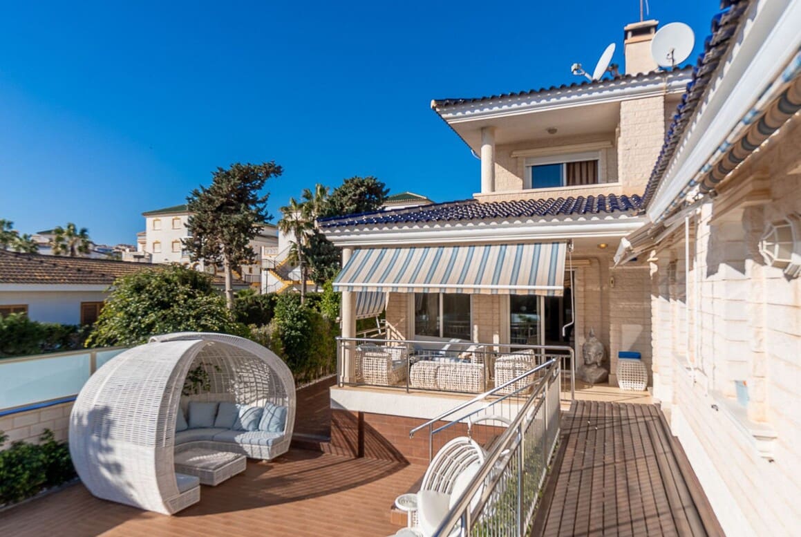 5 makuuhuone Huvila myytävänä paikassa Torrevieja mukana uima-altaan - 1 090 000 € (Ref: 10143887)