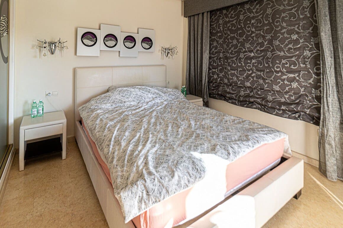 5 makuuhuone Huvila myytävänä paikassa Torrevieja mukana uima-altaan - 1 090 000 € (Ref: 10143887)