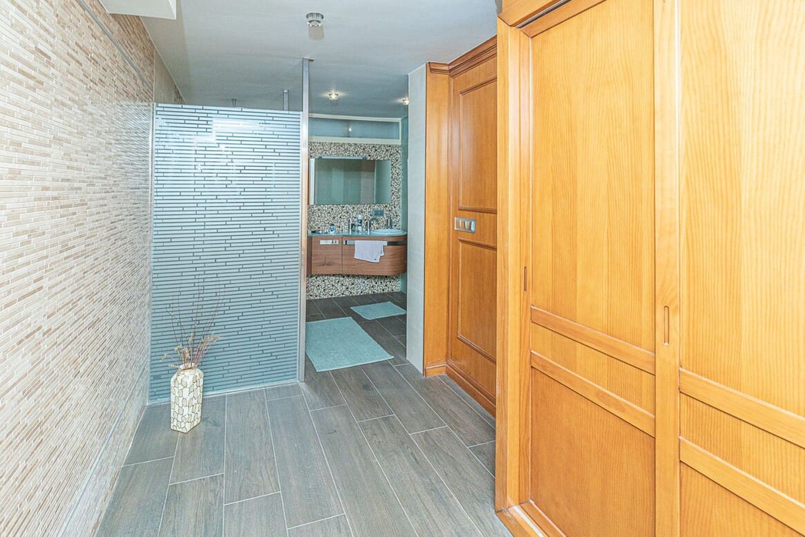 5 makuuhuone Huvila myytävänä paikassa Torrevieja mukana uima-altaan - 1 090 000 € (Ref: 10143887)