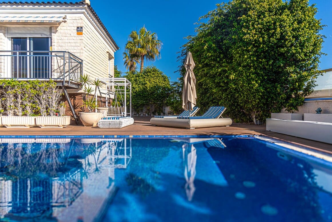5 makuuhuone Huvila myytävänä paikassa Torrevieja mukana uima-altaan - 1 090 000 € (Ref: 10143887)