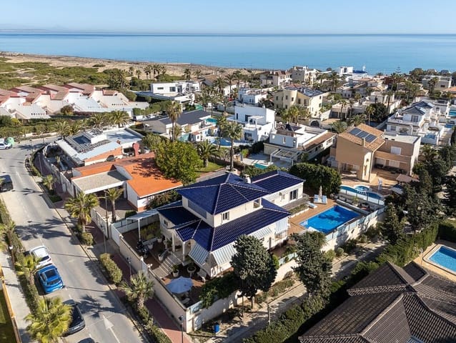 5 makuuhuone Huvila myytävänä paikassa Puerto Deportivo, Torrevieja mukana uima-altaan - 1 090 000 € (Ref: 10143887)
