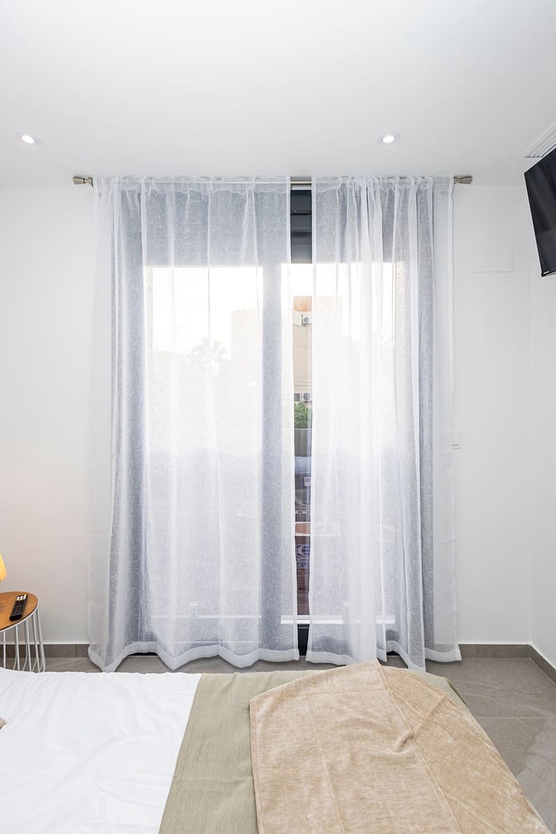 Apartamento de 2 habitaciones en Torrevieja en venta con piscina garaje - 279.000 € (Ref: 10143901)