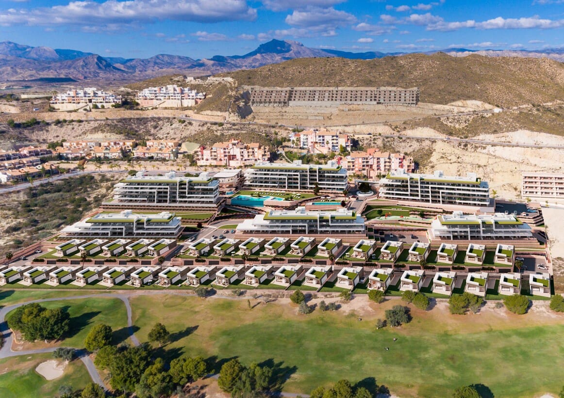 3 soverom Villa til salgs i Alicante by med svømmebasseng garasje - € 465 000 (Ref: 10143925)