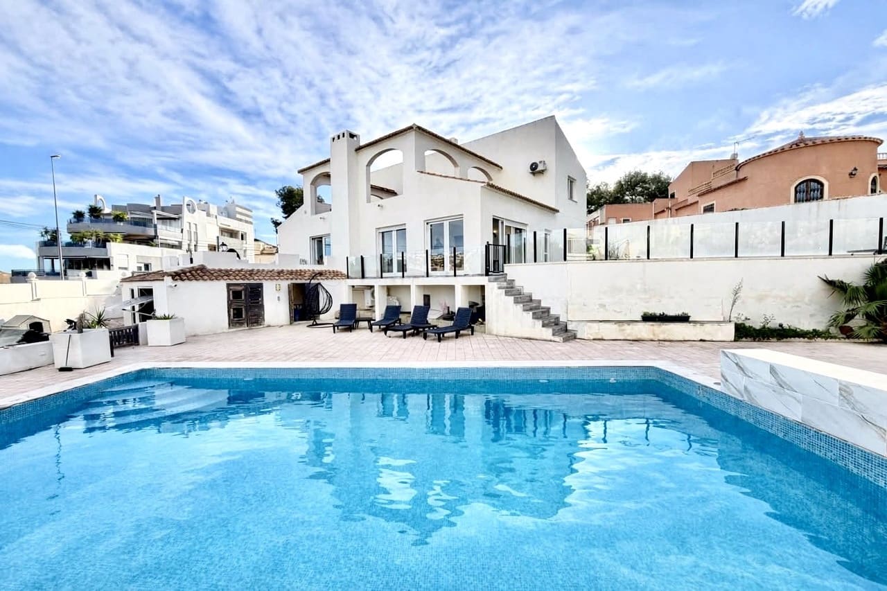 6 sovrum Villa till salu i Villamartin med pool garage - 695 000 € (Ref: 10143973)