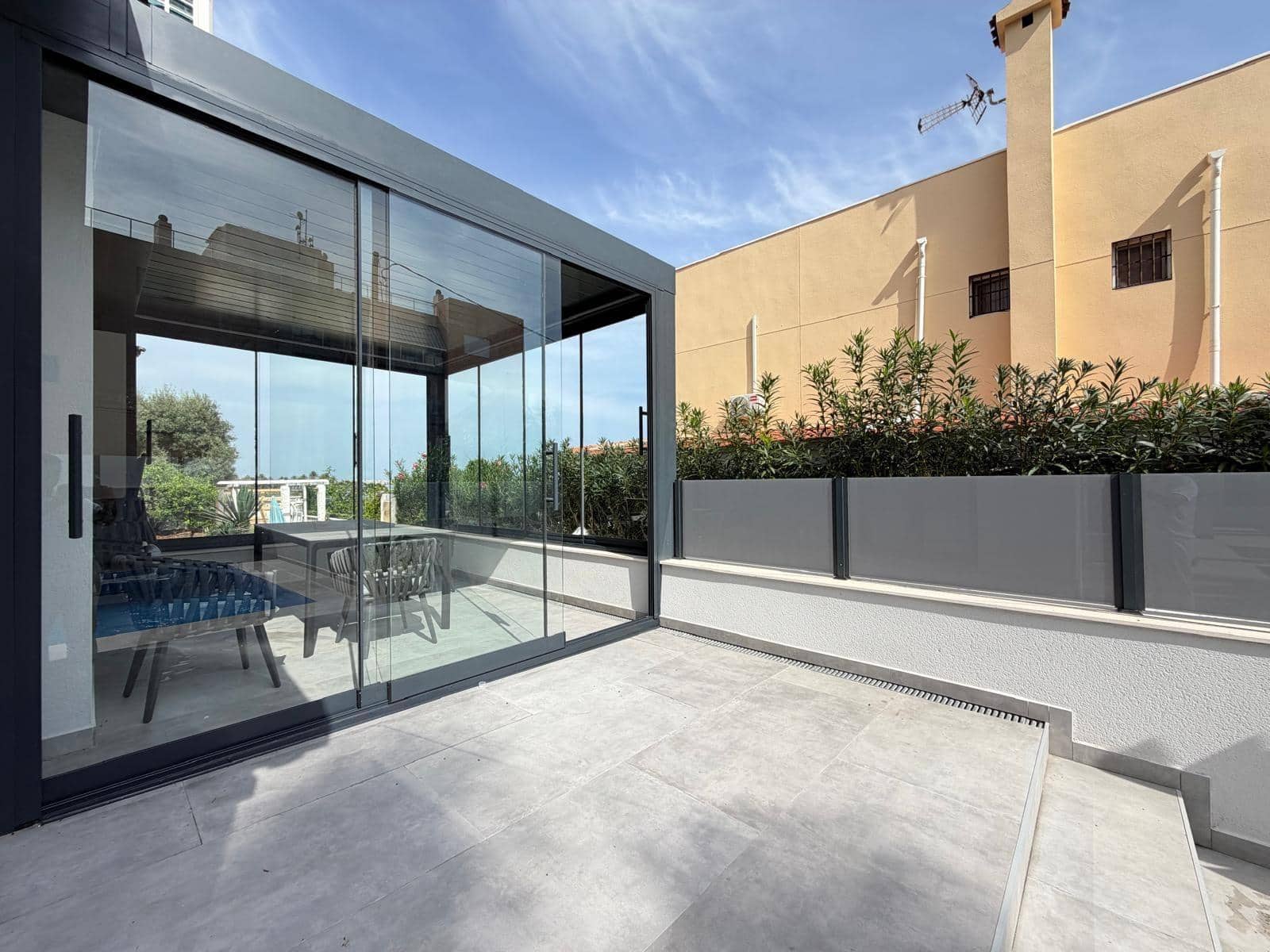 4 sypialnia Willa na sprzedaż w Punta Prima z basenem garażem - 699 000 € (Ref: 10143997)