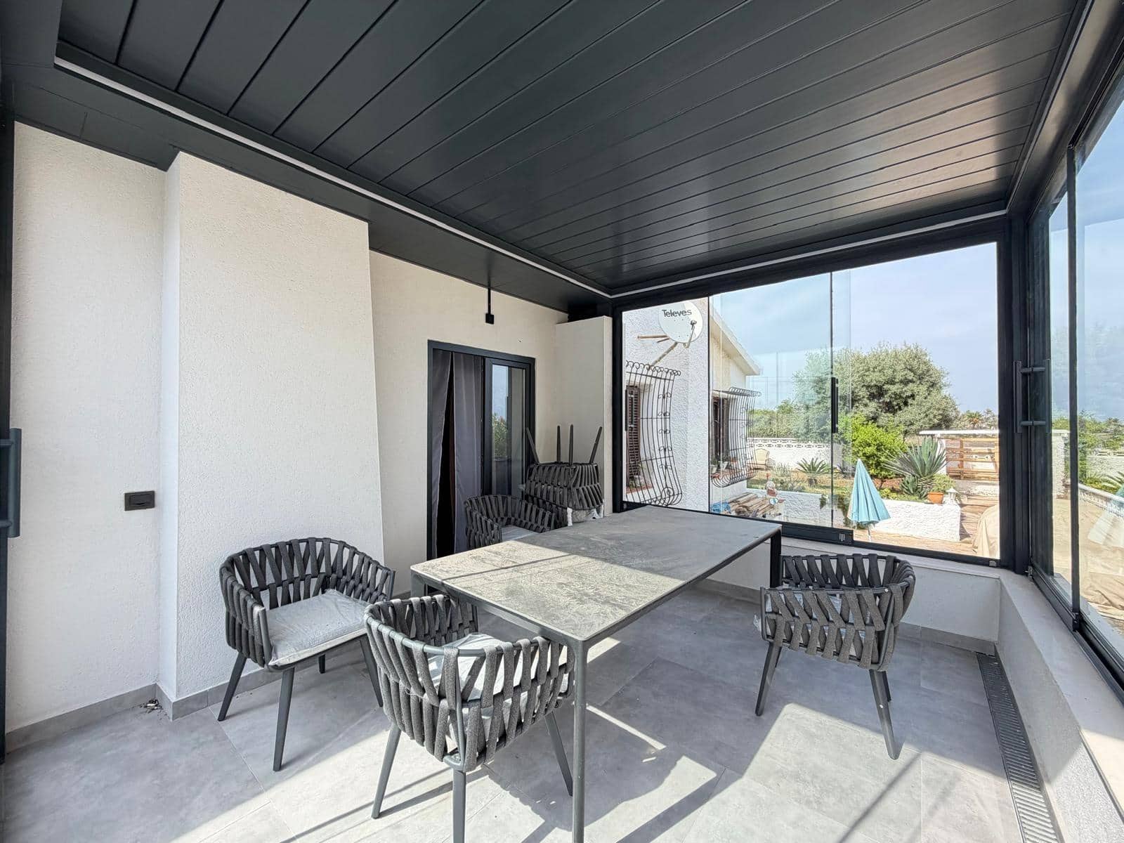 4 sypialnia Willa na sprzedaż w Punta Prima z basenem garażem - 699 000 € (Ref: 10143997)