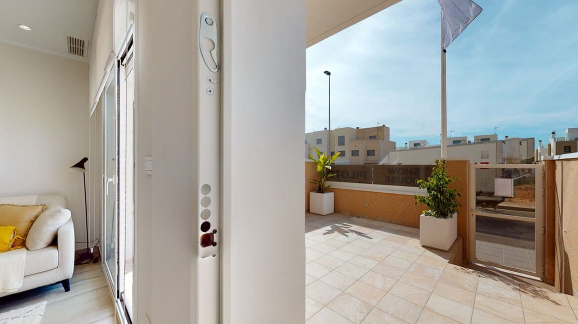 Chalet de 3 habitaciones en Pilar de la Horadada en venta con piscina garaje - 314.900 € (Ref: 10144133)