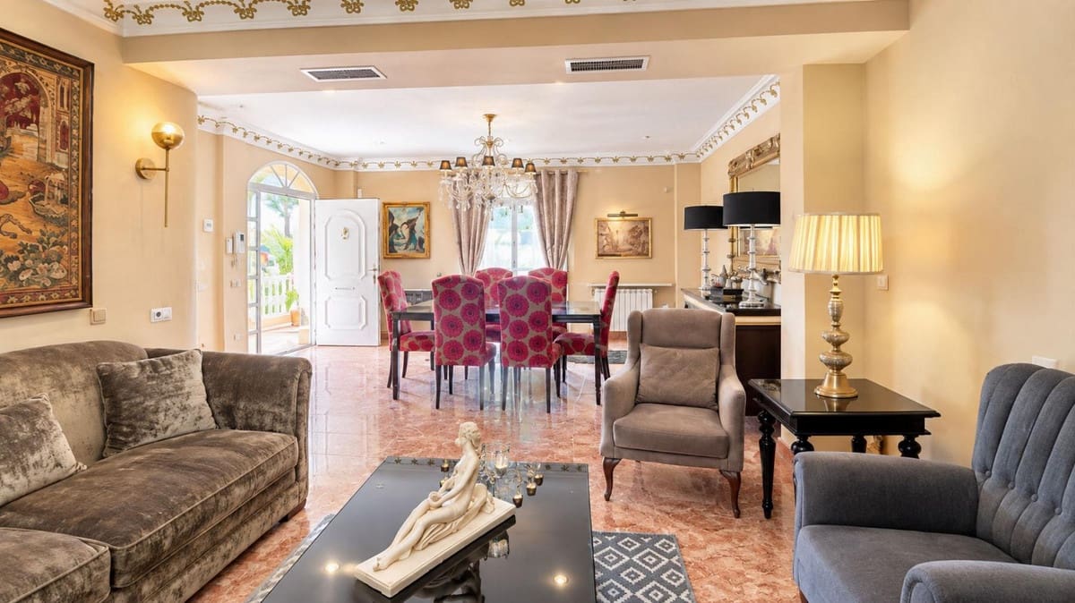 4 soverom Hus til salgs i Benferri med svømmebasseng garasje - € 467 000 (Ref: 10144149)