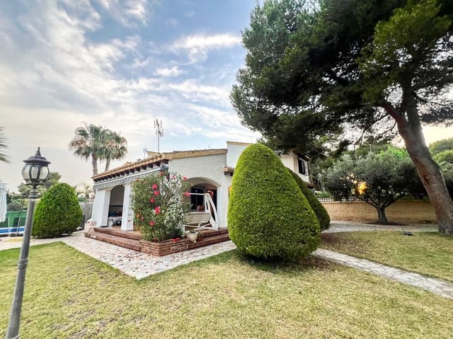 4 slaapkamer Villa te koop in Punta Prima, Orihuela - € 824.000 (Ref: 10144228)