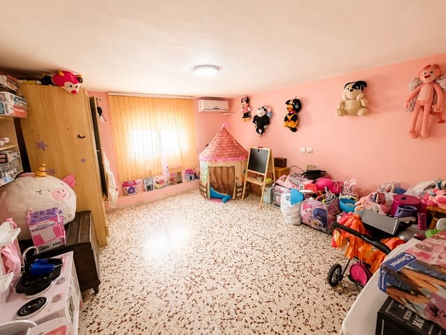5 chambre Villa/Maison à vendre à La Siesta, Torrevieja avec piscine garage - 389 000 € (Ref: 10144339)