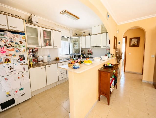 5 soverom Villa til salgs i La Siesta, Torrevieja med svømmebasseng garasje - € 389 000 (Ref: 10144339)