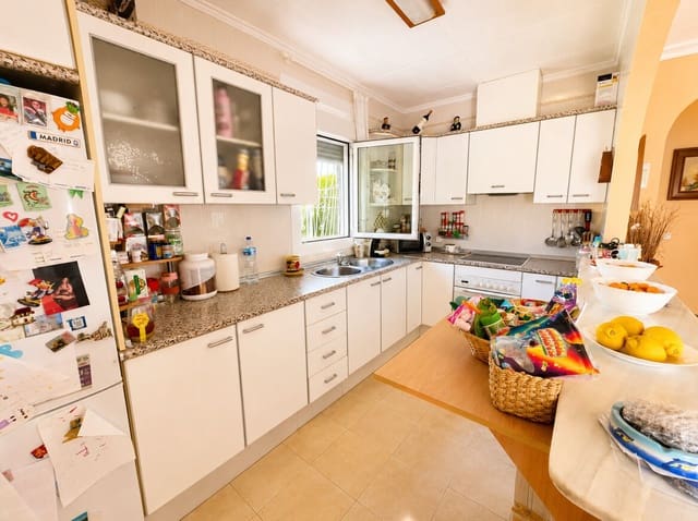 5 soverom Villa til salgs i La Siesta, Torrevieja med svømmebasseng garasje - € 389 000 (Ref: 10144339)
