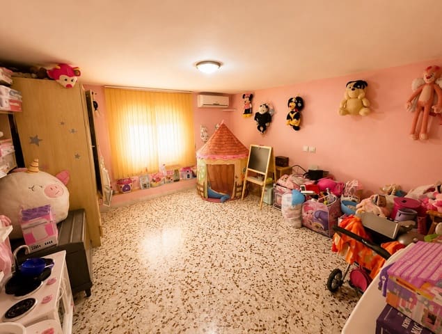 5 soverom Villa til salgs i La Siesta, Torrevieja med svømmebasseng garasje - € 389 000 (Ref: 10144339)