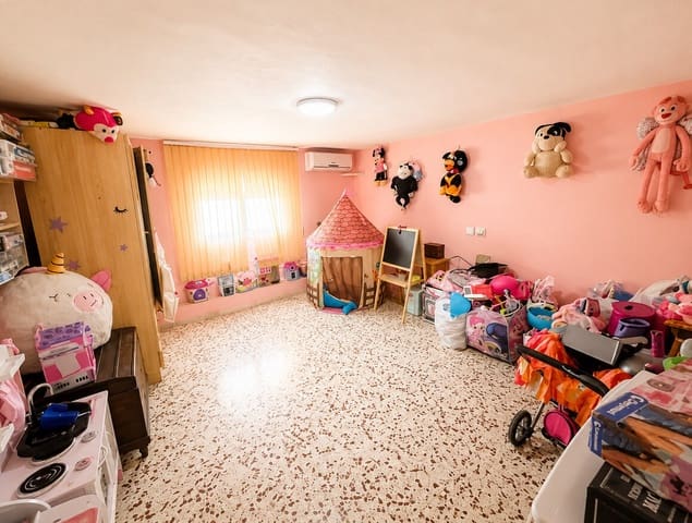 5 soverom Villa til salgs i La Siesta, Torrevieja med svømmebasseng garasje - € 389 000 (Ref: 10144339)