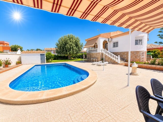5 soverom Villa til salgs i La Siesta, Torrevieja med svømmebasseng garasje - € 389 000 (Ref: 10144339)