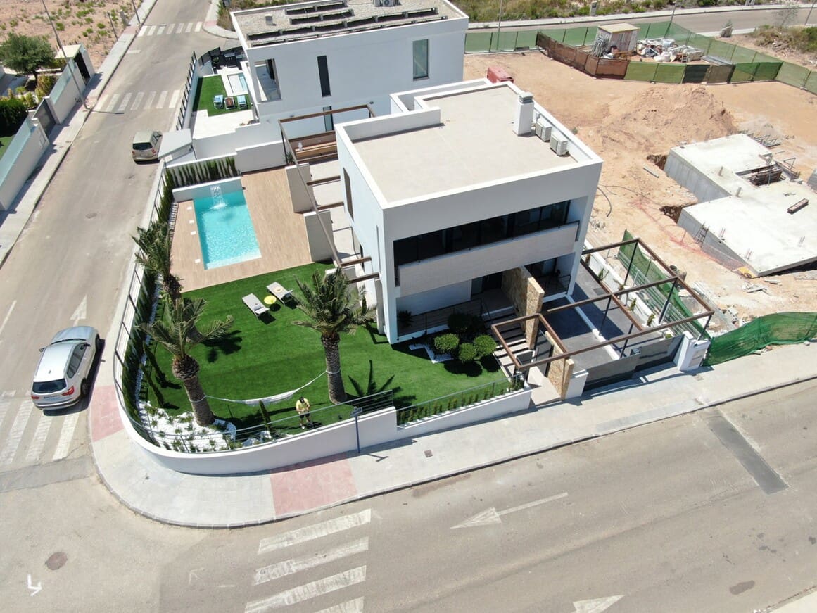 4 bedroom Villa for sale in Campoamor with pool garage - € 1,395,000 (Ref: 10144388)