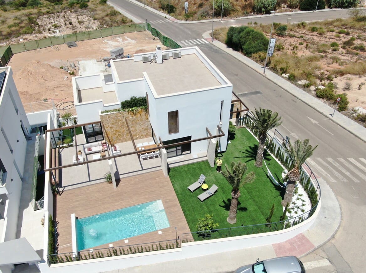4 bedroom Villa for sale in Campoamor with pool garage - € 1,395,000 (Ref: 10144388)