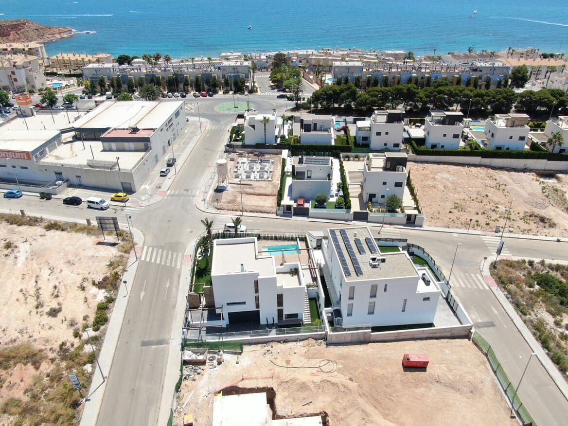 4 bedroom Villa for sale in Campoamor with pool garage - € 1,395,000 (Ref: 10144388)