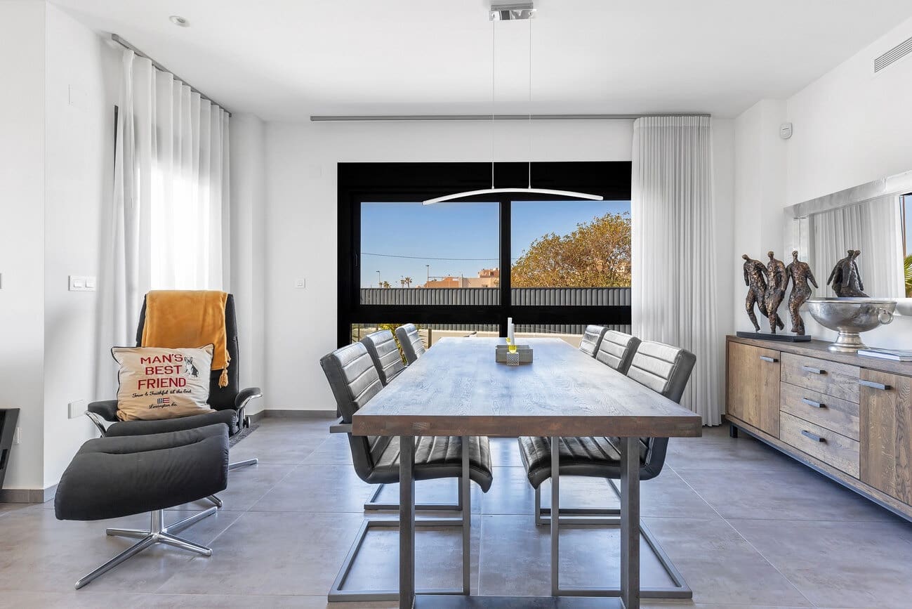 4 soverom Villa til salgs i Torrevieja med svømmebasseng garasje - € 895 000 (Ref: 10144415)