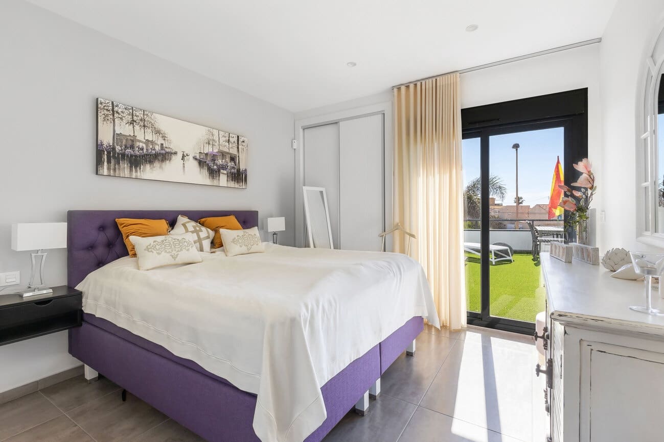 4 soverom Villa til salgs i Torrevieja med svømmebasseng garasje - € 895 000 (Ref: 10144415)