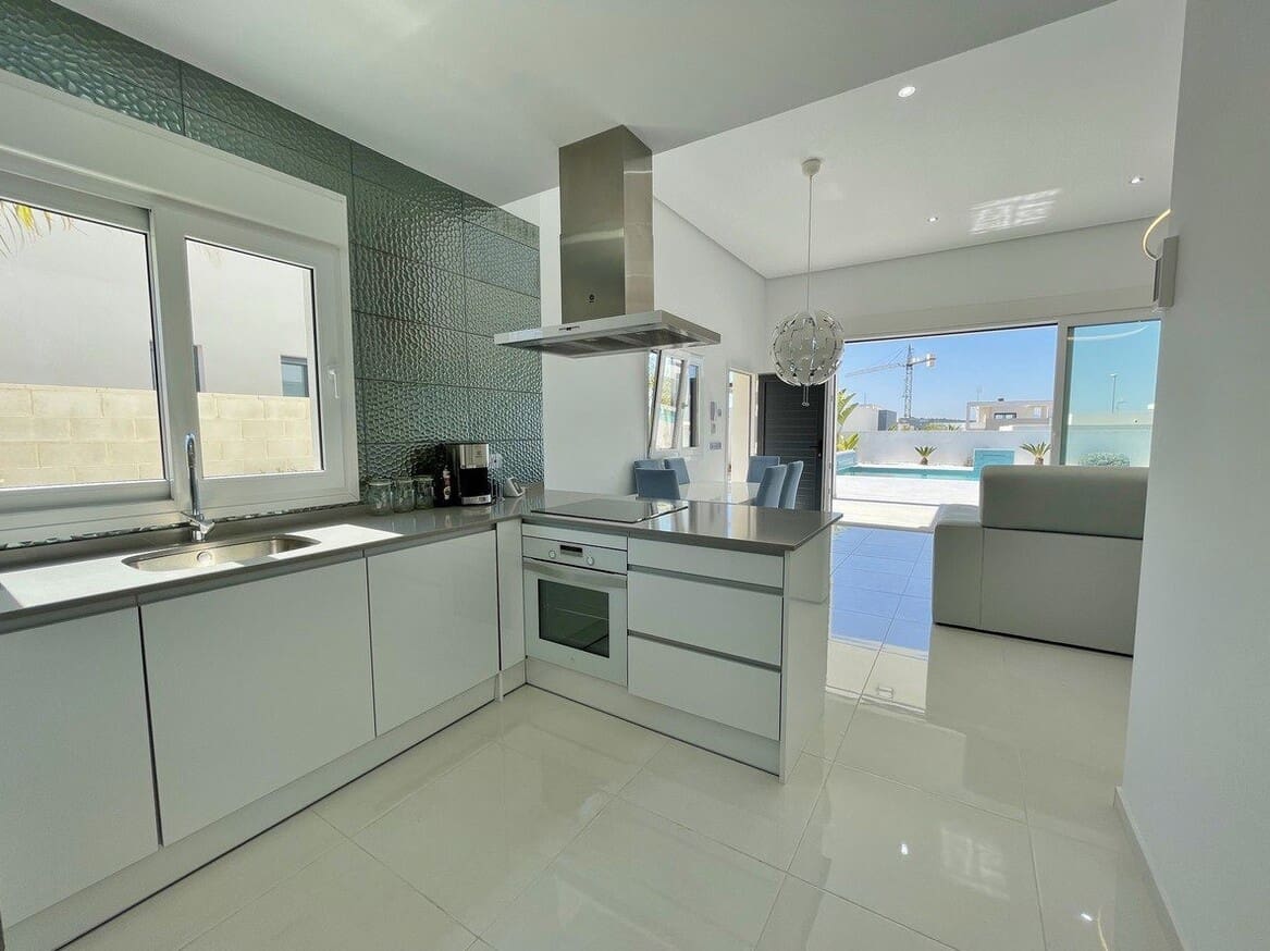 3 bedroom Villa for sale in Rojales with pool garage - € 549,000 (Ref: 10144470)