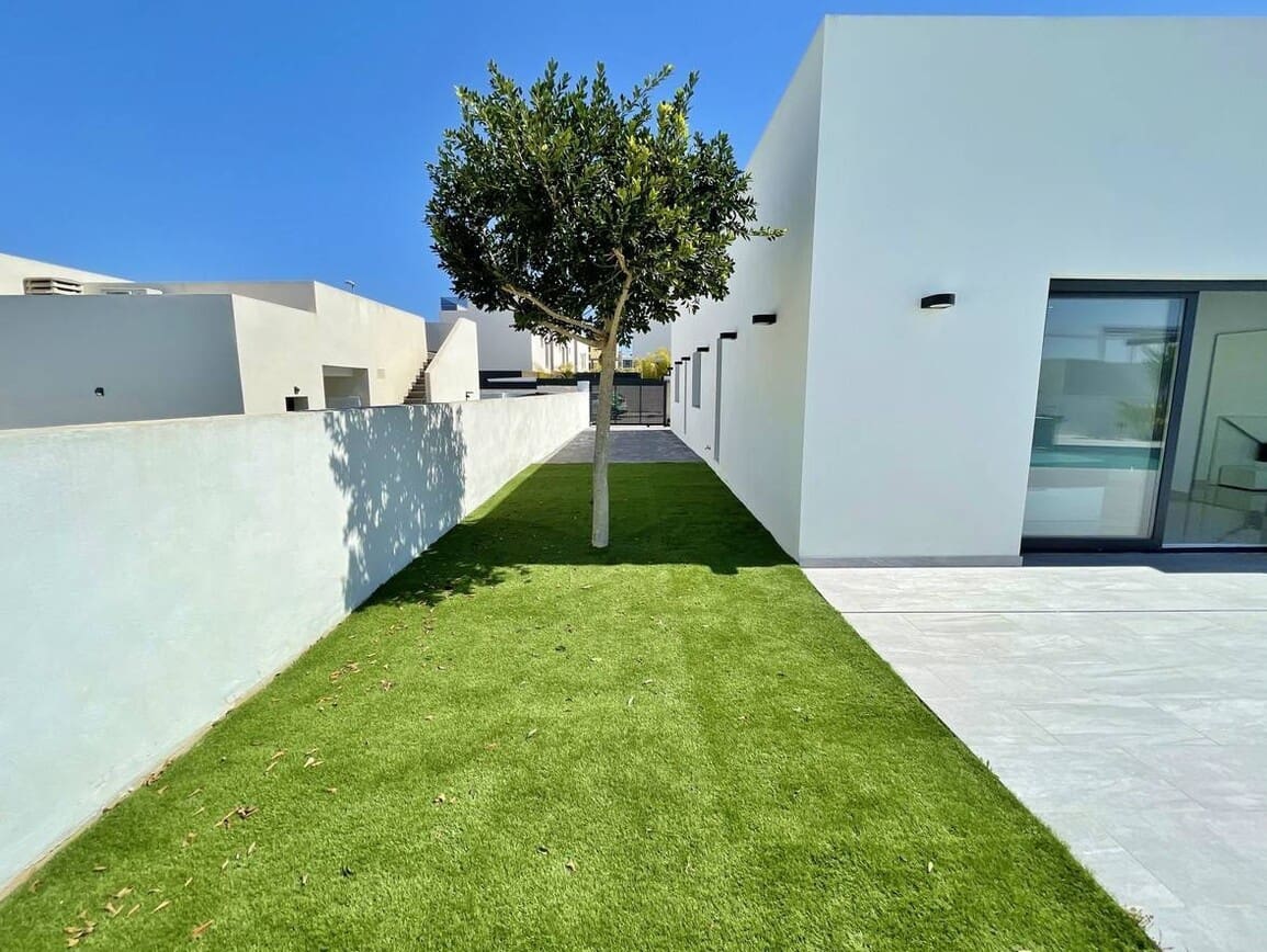 3 bedroom Villa for sale in Rojales with pool garage - € 549,000 (Ref: 10144470)