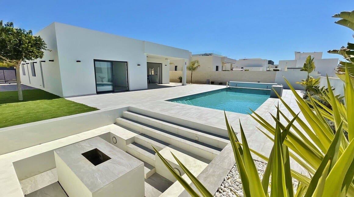 3 bedroom Villa for sale in Rojales with pool garage - € 549,000 (Ref: 10144470)