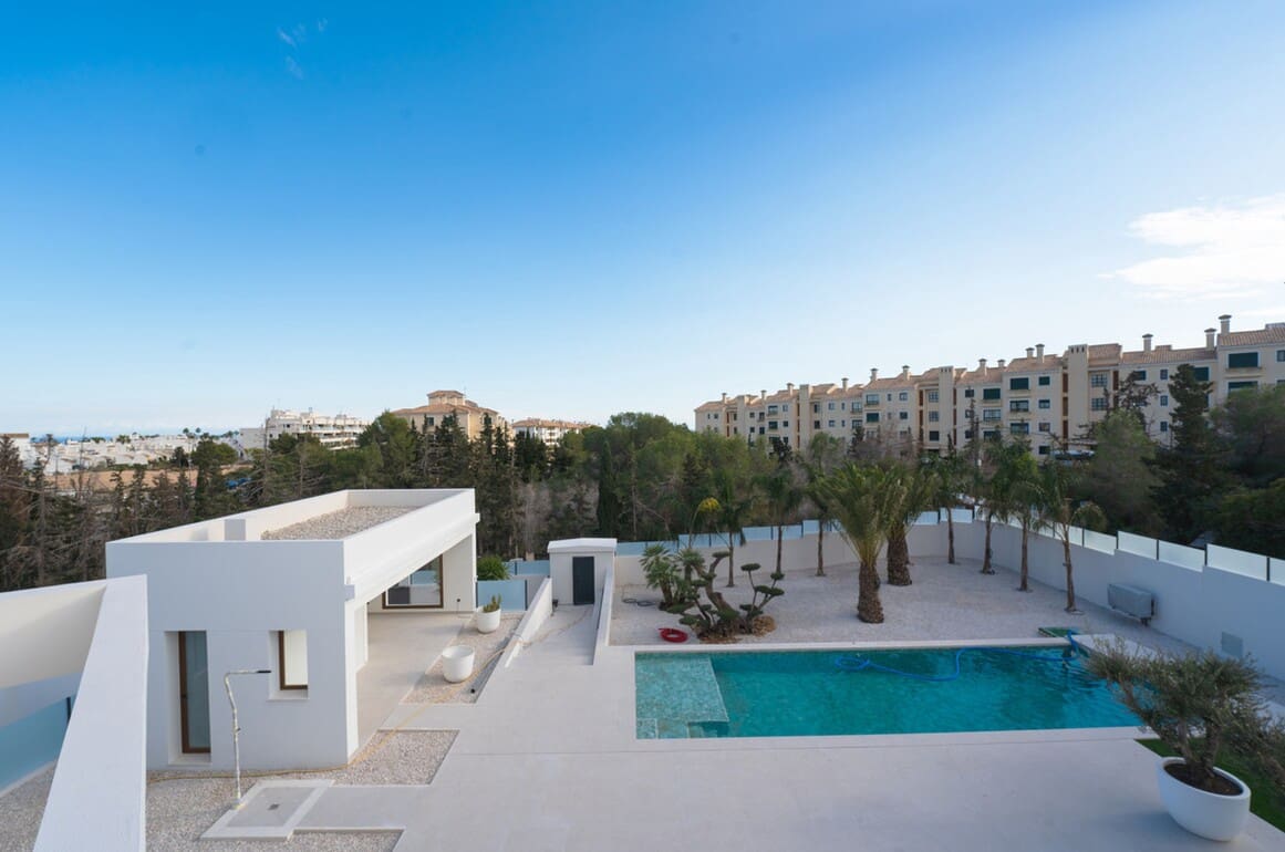 4 bedroom Villa for sale in Rojales with pool garage - € 1,590,000 (Ref: 10144473)