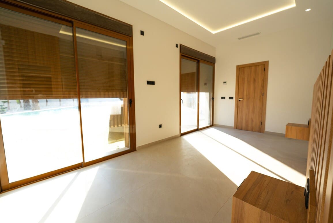 4 bedroom Villa for sale in Rojales with pool garage - € 1,590,000 (Ref: 10144473)
