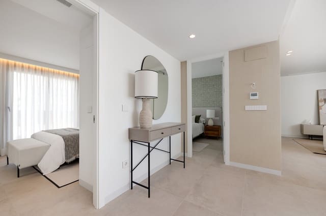 3 soverom Villa til salgs i Alicante by med svømmebasseng garasje - € 695 000 (Ref: 10144480)