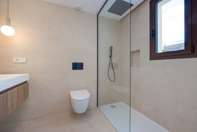 3 soverom Villa til salgs i Alicante by med svømmebasseng garasje - € 750 000 (Ref: 10144481)