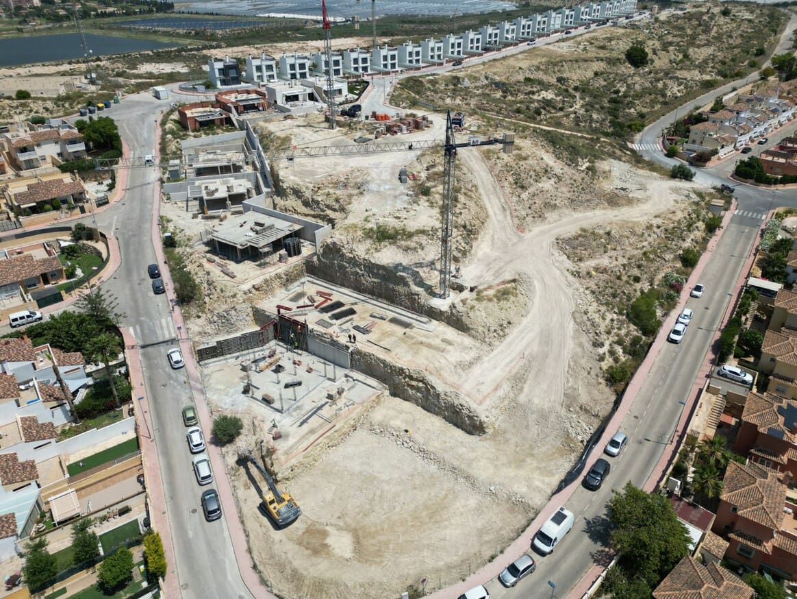 3 soverom Villa til salgs i Alicante by med svømmebasseng garasje - € 750 000 (Ref: 10144481)