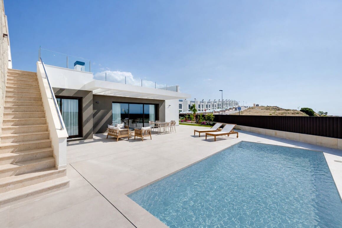 3 soverom Villa til salgs i Alicante by med svømmebasseng garasje - € 690 000 (Ref: 10144482)