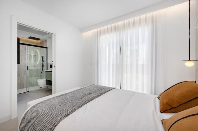3 soverom Villa til salgs i Alicante by med svømmebasseng garasje - € 670 000 (Ref: 10144485)